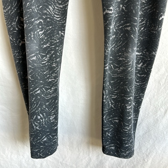 Tuff Athletics gray workout leggings, size L - Picture 3 of 11